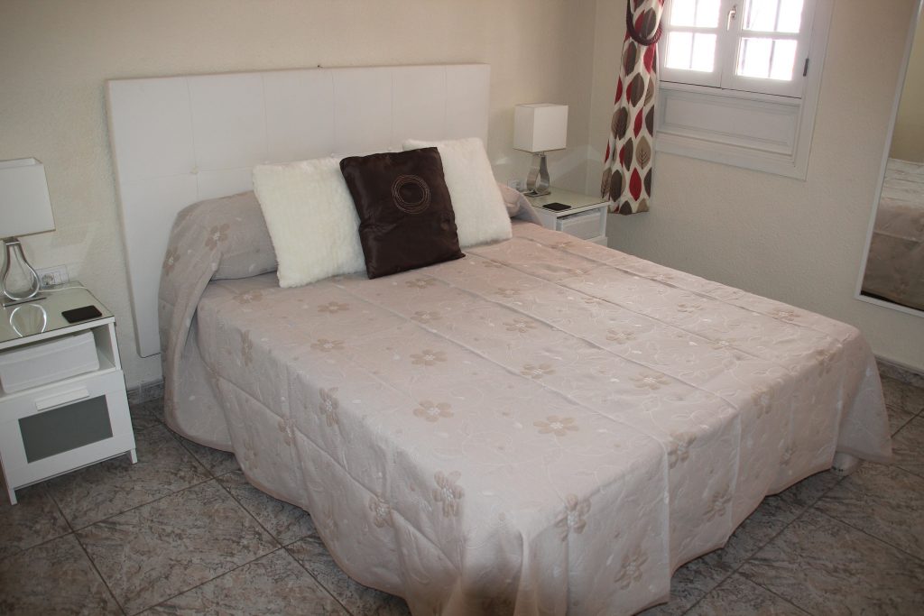 holiday-apartments-tenerife-150A-bedroom-1