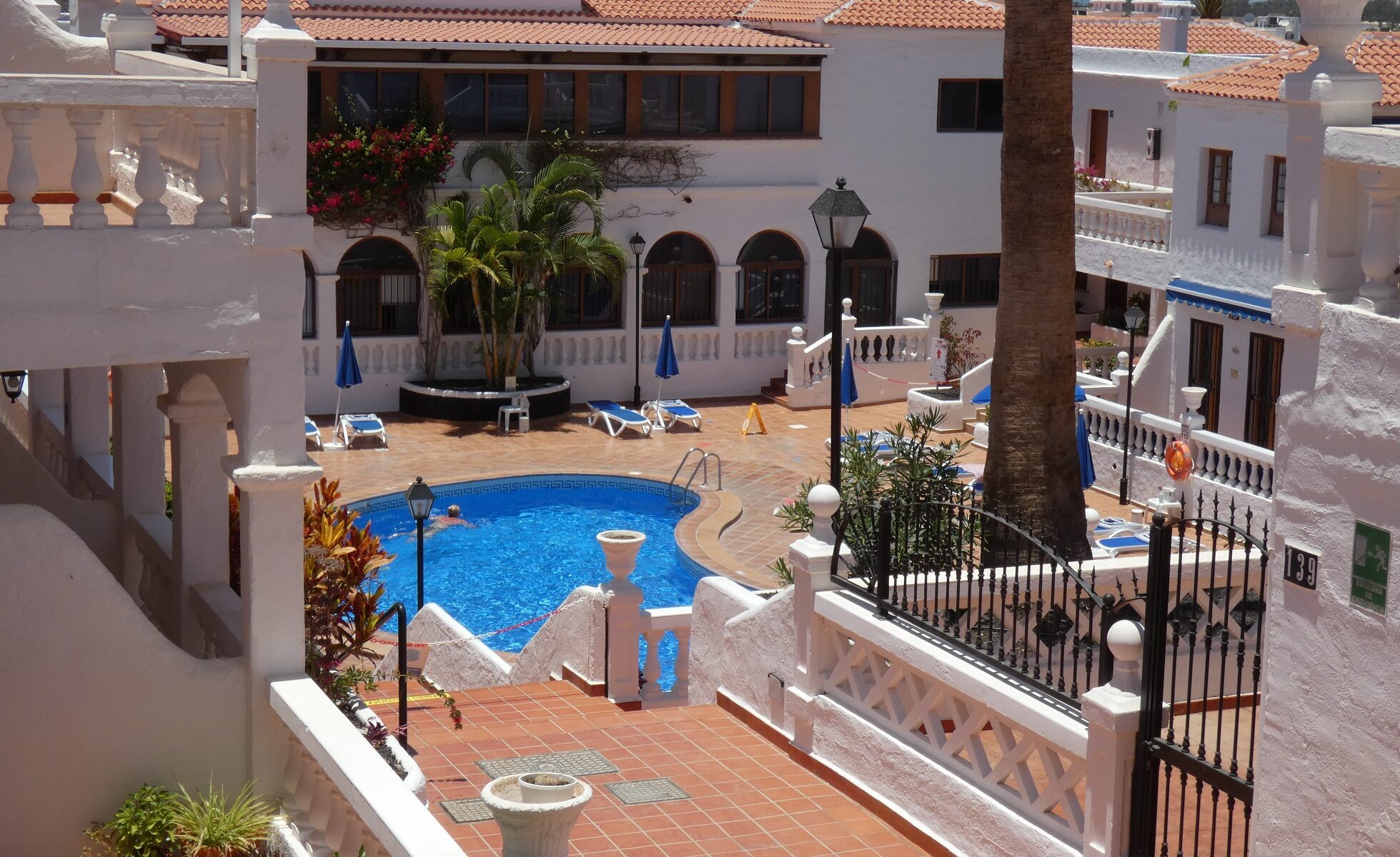 holiday apartments tenerife 150A pool view (2)