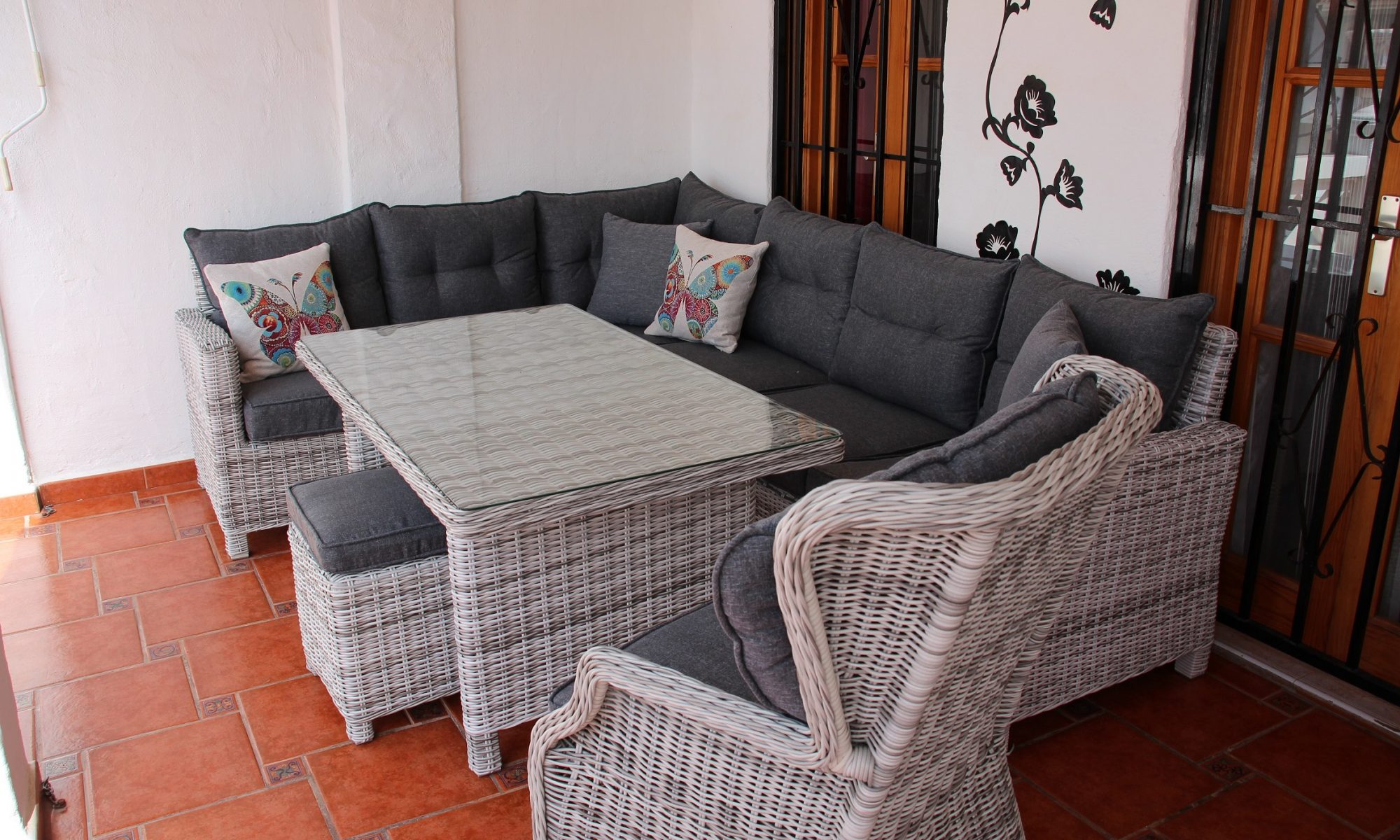 tenerife-holiday-apartments-28-terrace-sofa