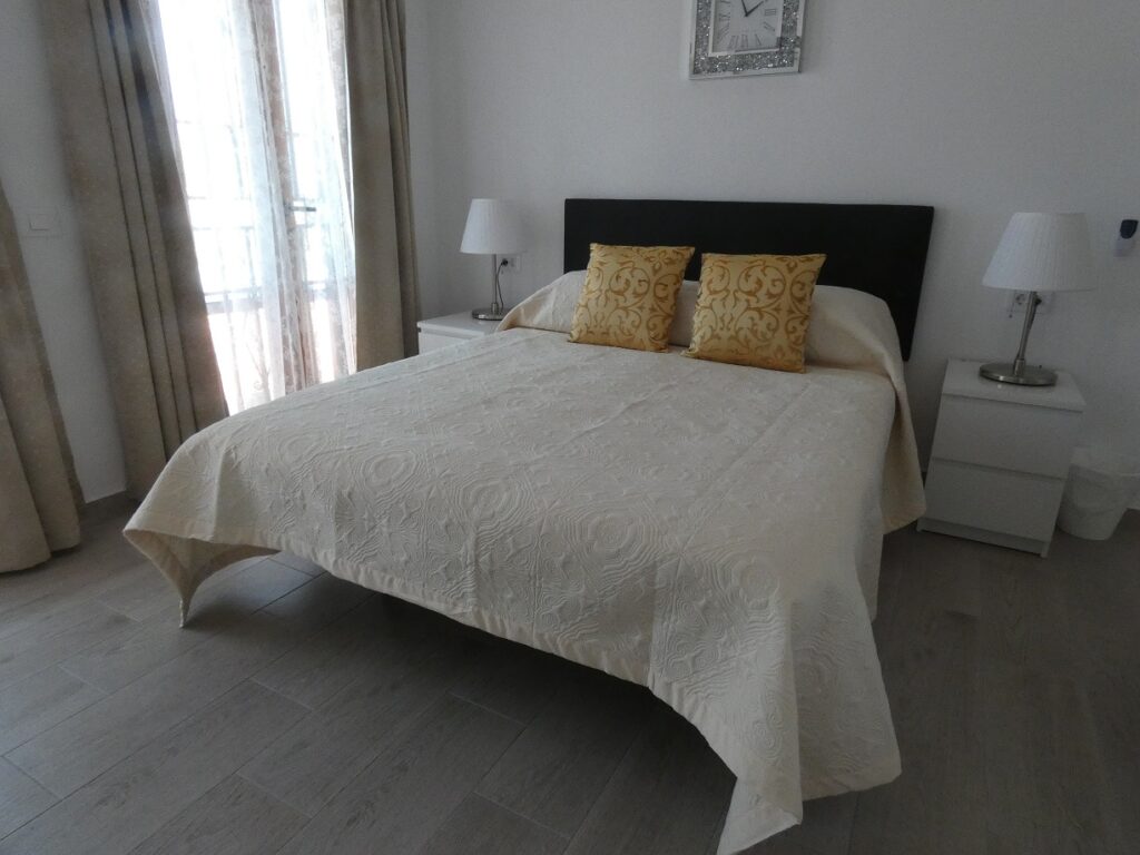 holiday-apartments-tenereife-140-ensuite-bed